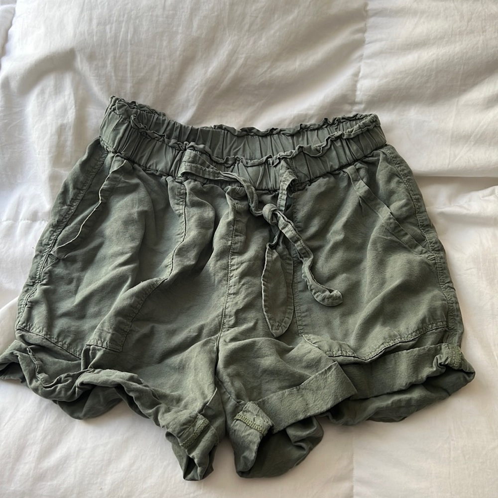 High-waisted military green shorts from Aerie!